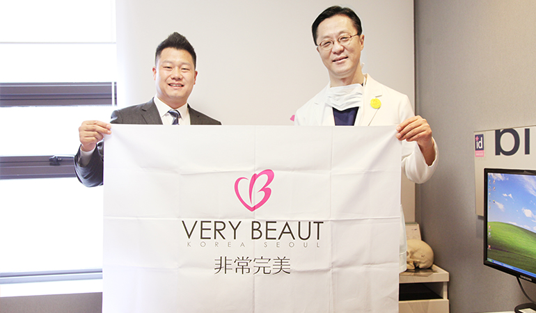 非常完美總裁鄭朝峰考察認(rèn)證韓國(guó)id整形醫(yī)院并與代表院長(zhǎng)樸相薰合影